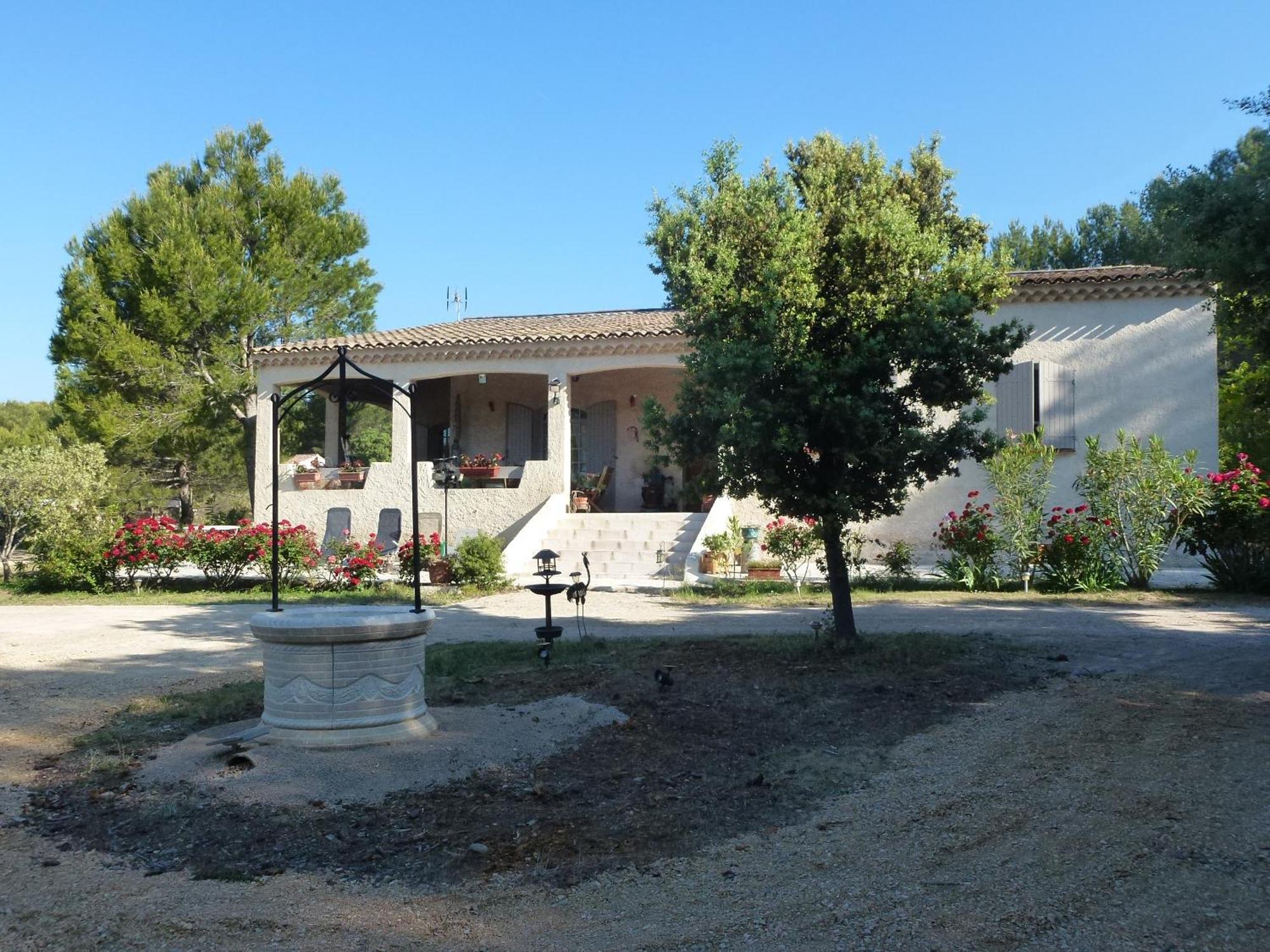 Chambre D'Hotes La Pinede Lambesc Bagian luar foto