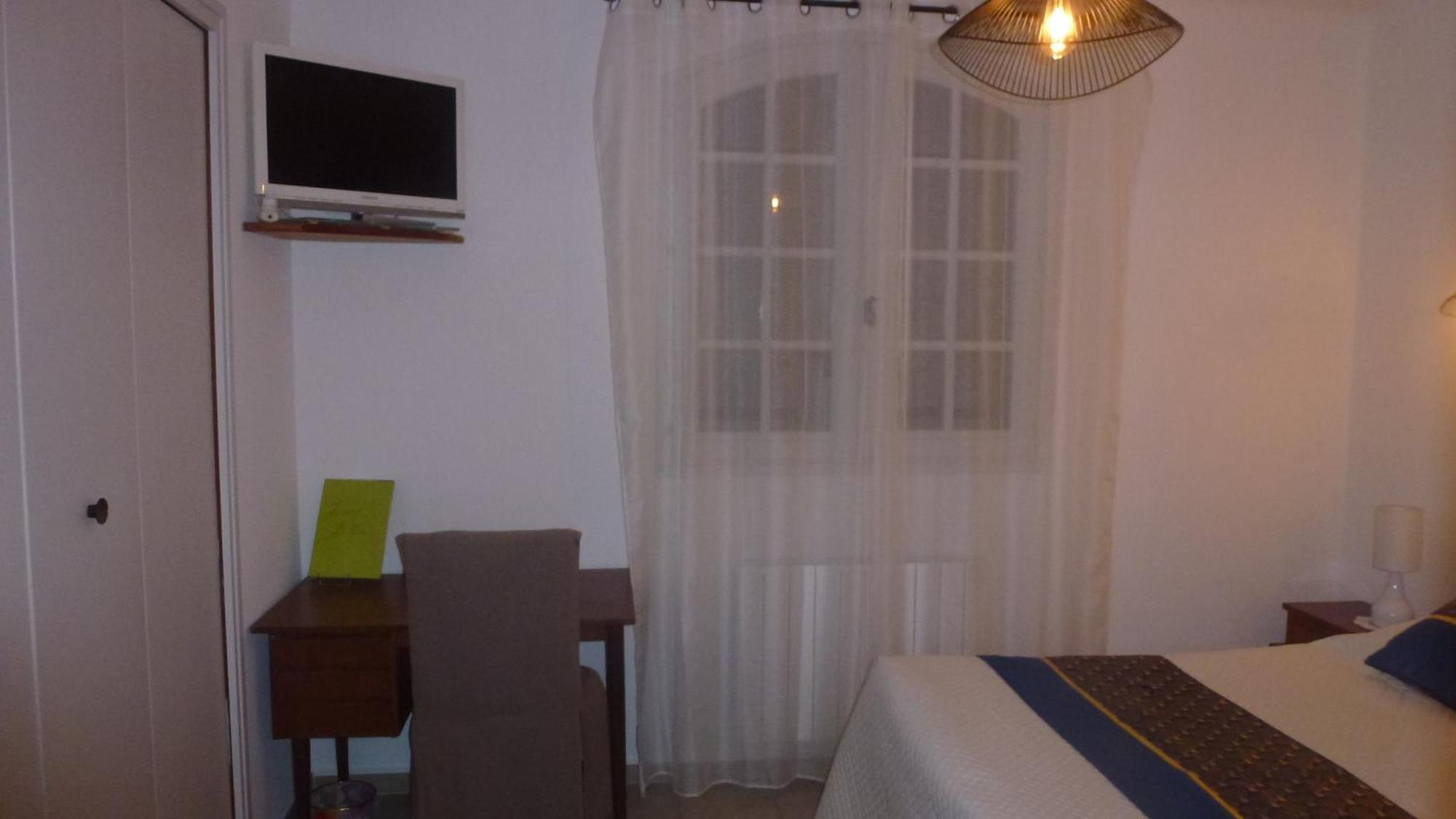 Chambre D'Hotes La Pinede Lambesc Bagian luar foto