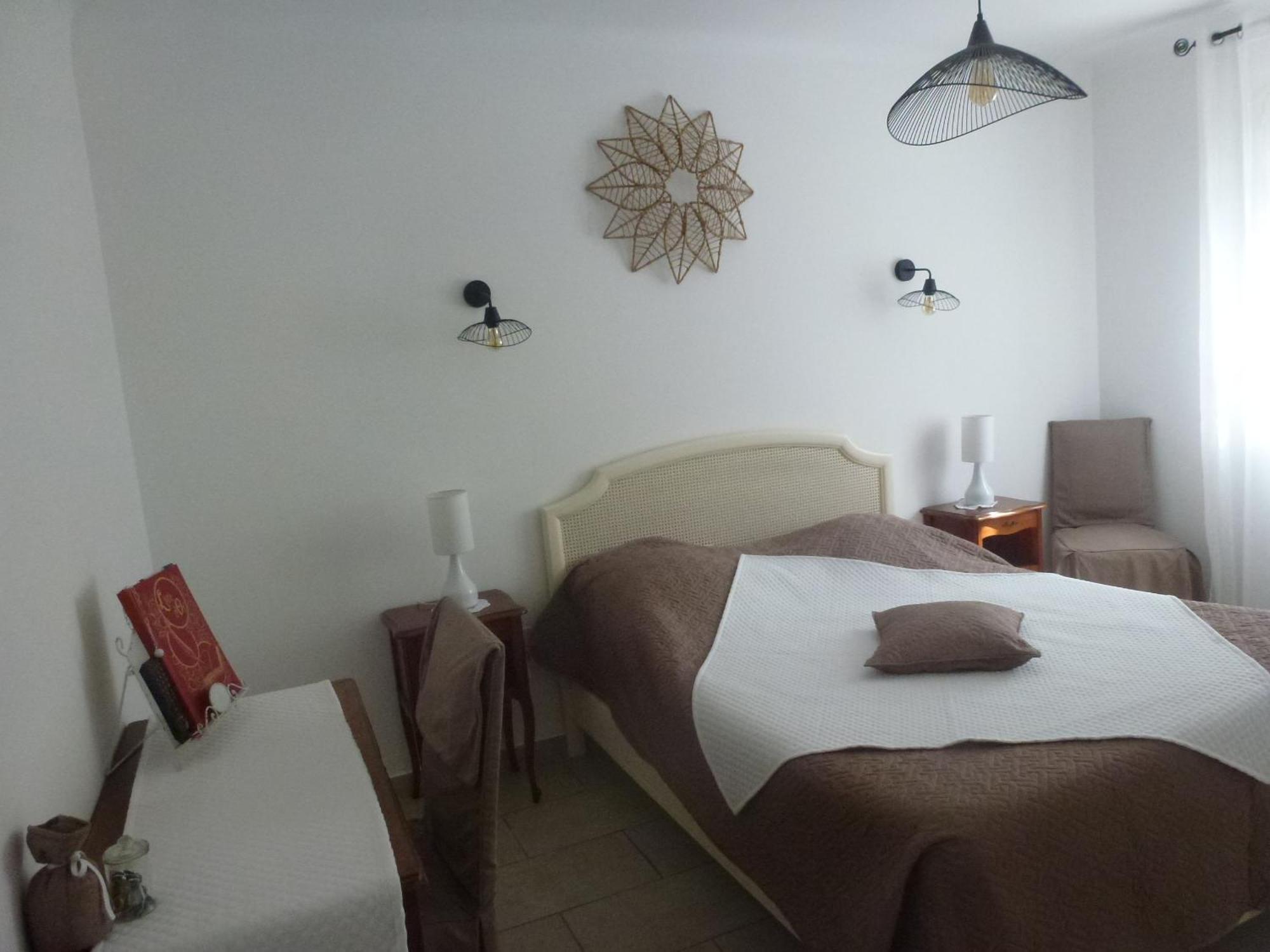 Chambre D'Hotes La Pinede Lambesc Bagian luar foto