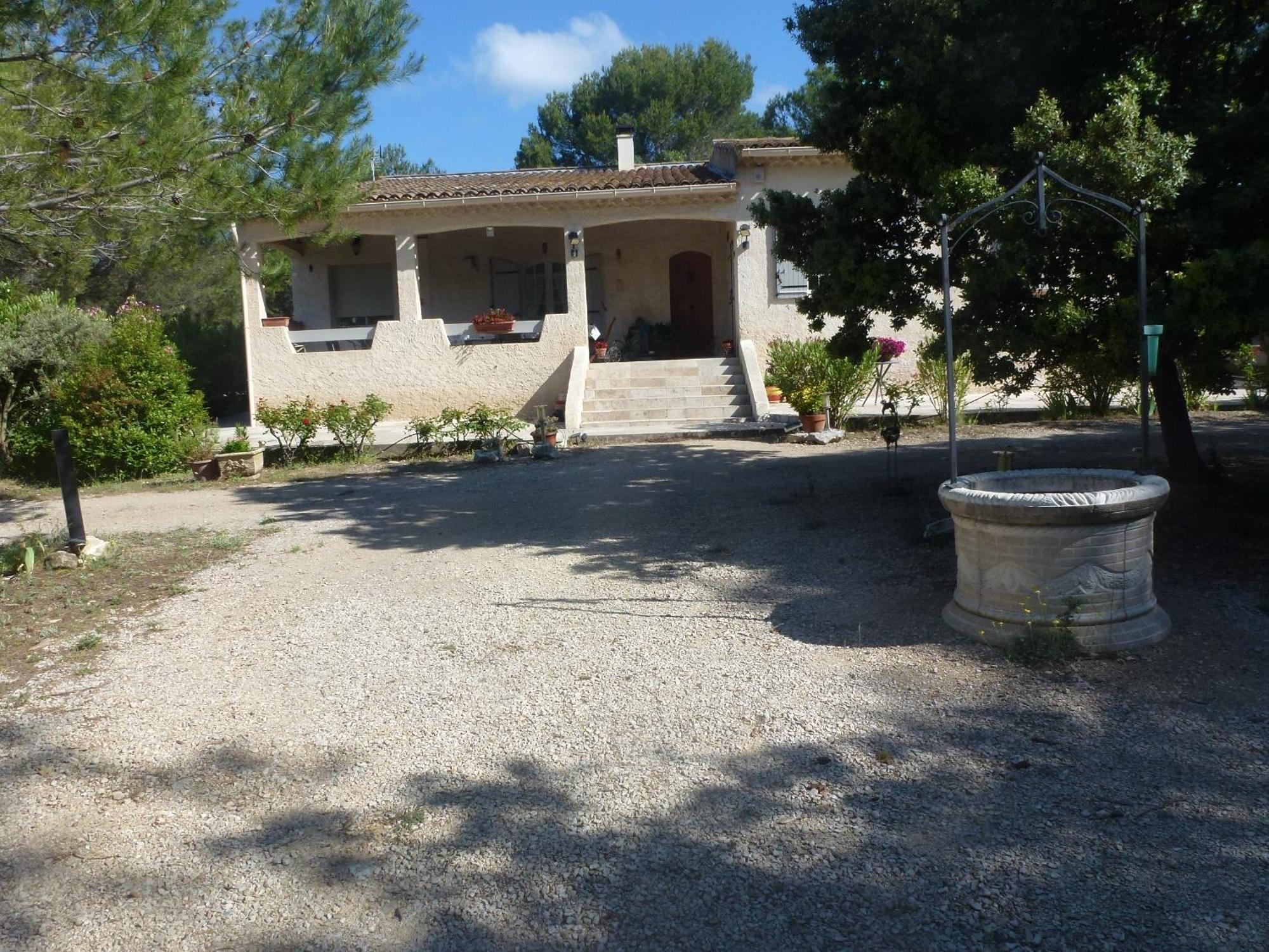 Chambre D'Hotes La Pinede Lambesc Bagian luar foto