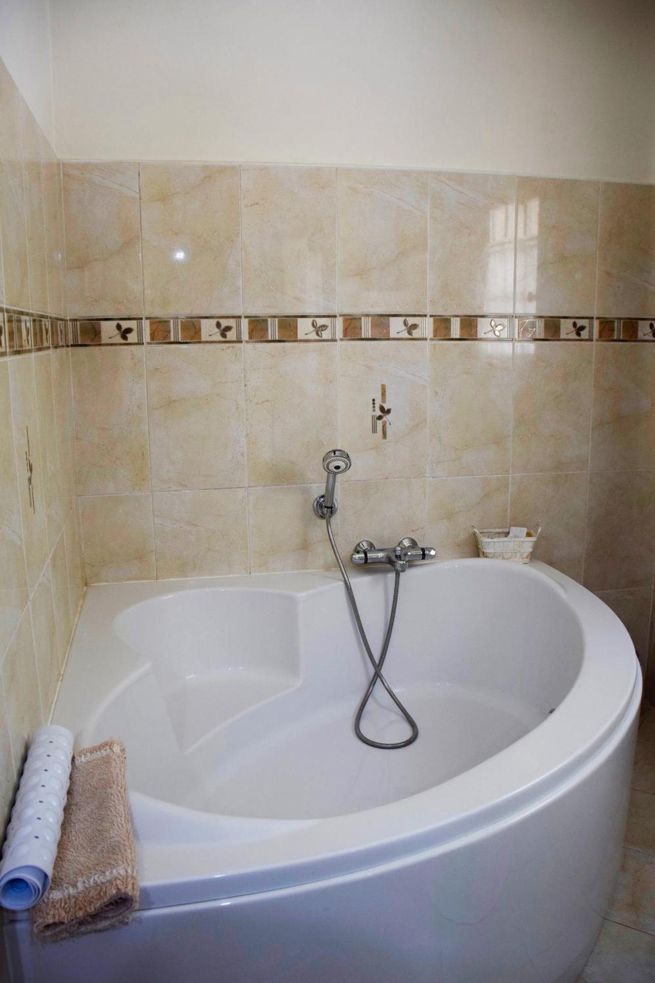 Chambre D'Hotes La Pinede Lambesc Bagian luar foto